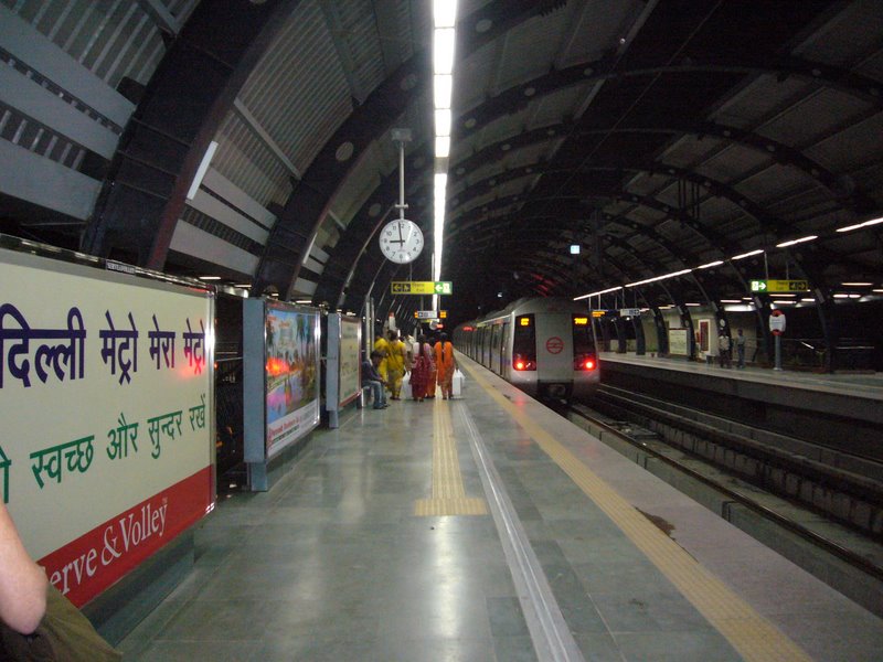 Travel - India - Delhi - Between Rajasthan and Varanasi - Metro and Ramakrishna Marg